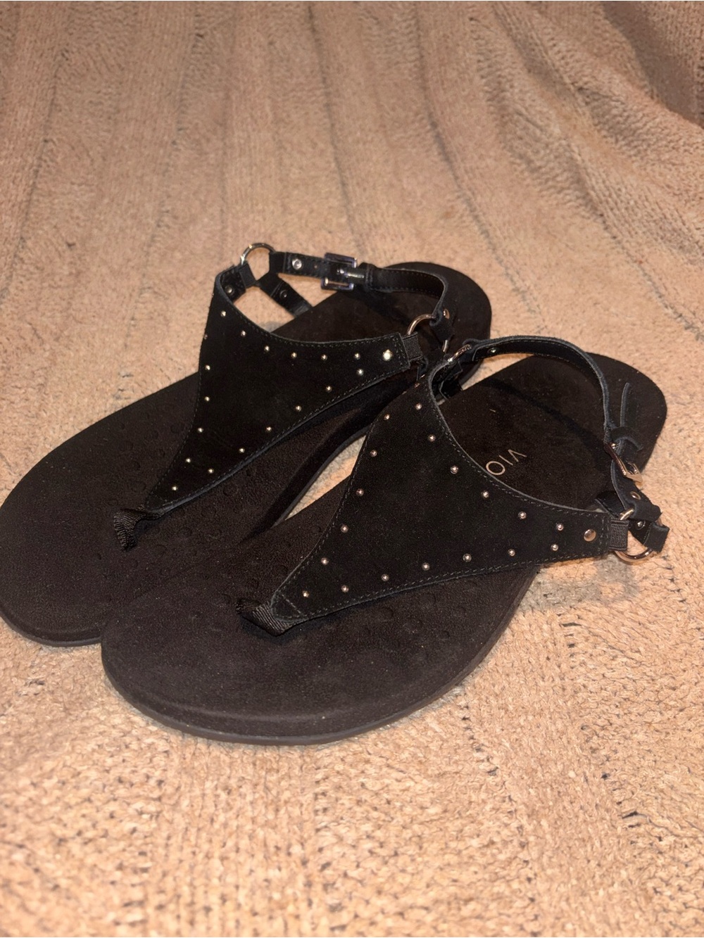 Vionic Margot Studs Black Suede Thong Sandals Women’s Size 9 US